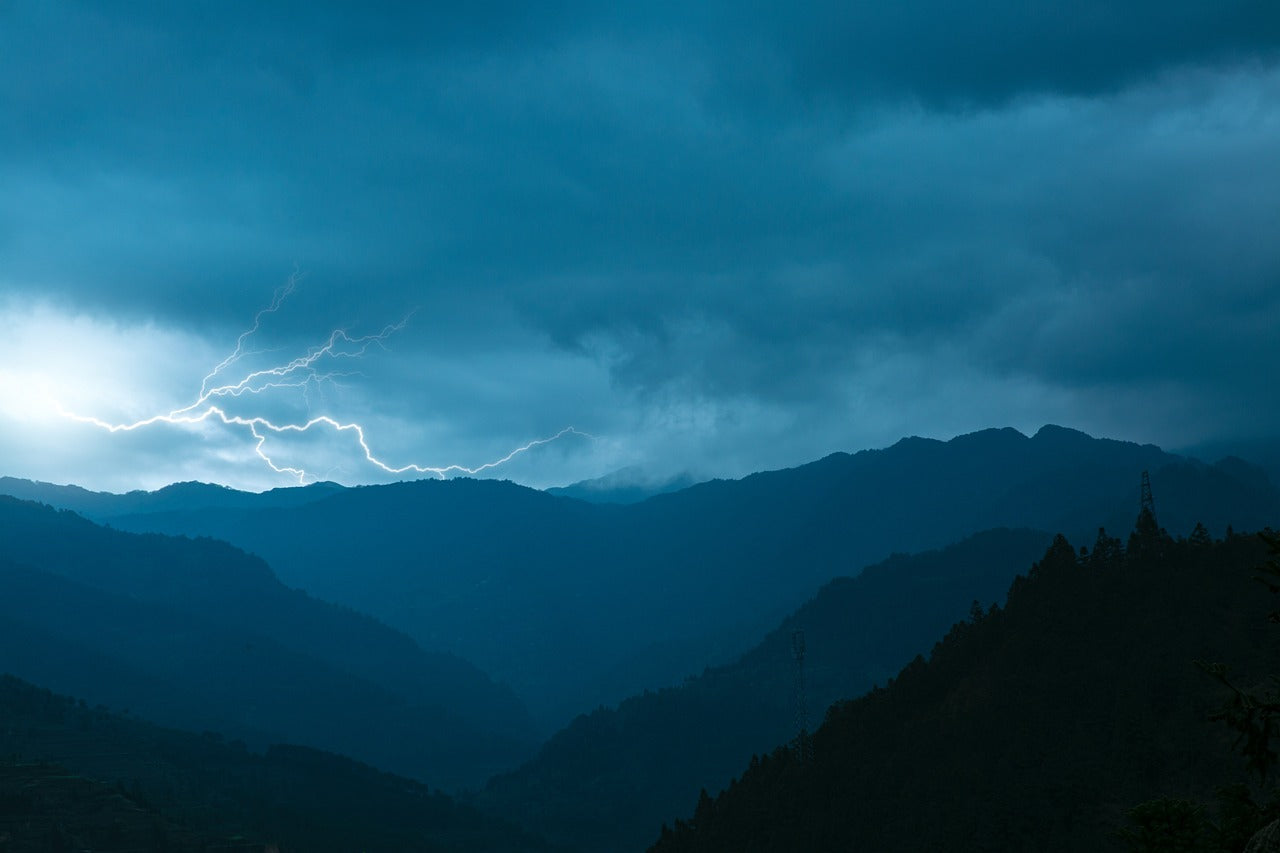 Campen bei Gewitter – so verhältst du dich richtig.